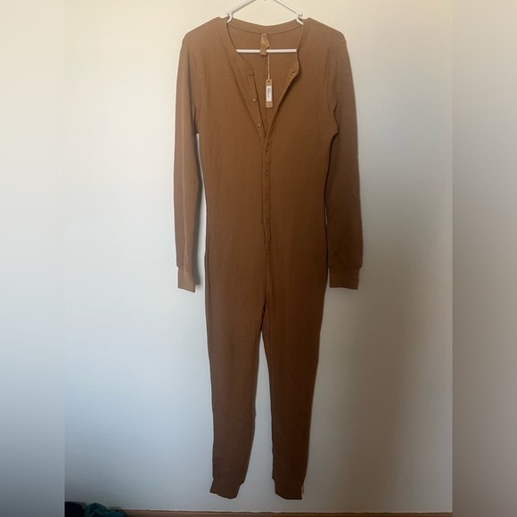 SKIMS Waffle Knit Sleep Jumpsuit Camel - Picture 2 of 12